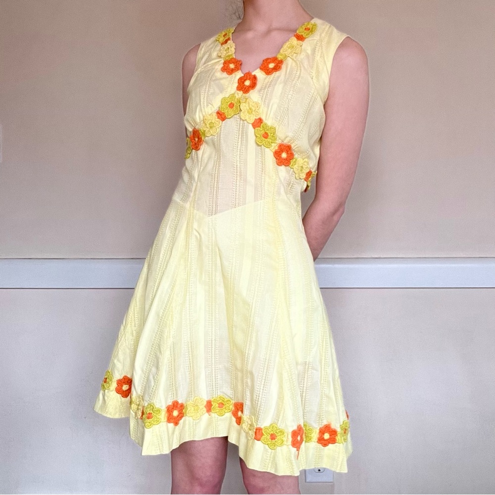 Vintage dress with flower trim